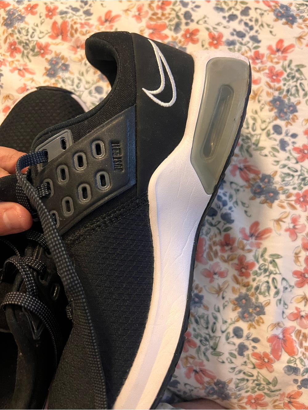 Nike Air Max Bella TR 4 Black and white training/ Running Shoes - Picture 10 of 13
